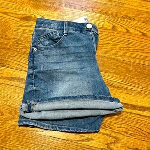 Wit & Wisdom Jean shorts size 6. 3 inch inseam EUC!